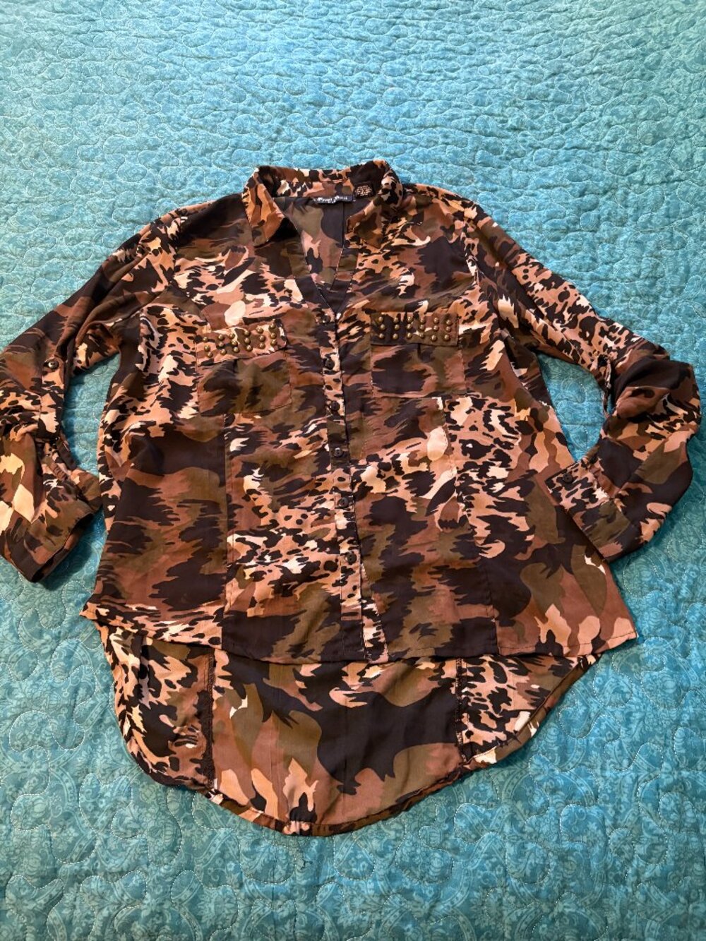 Speed Limit Green Camouflage Long Sleeve Botton Up Blouse Size L